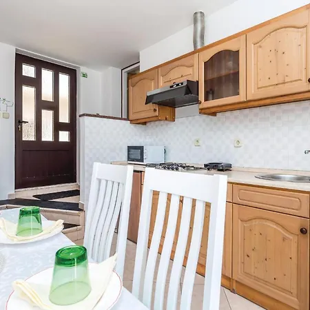1 Bedroom In Apartment