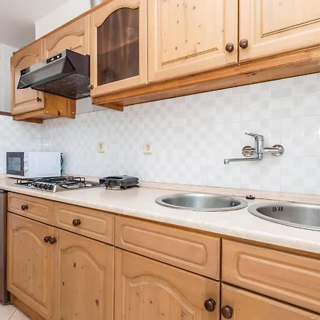 Apartment 1 Bedroom In